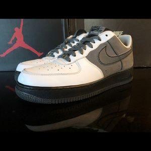 Nike Air Force 1 Premium, Suede grey/white/black.